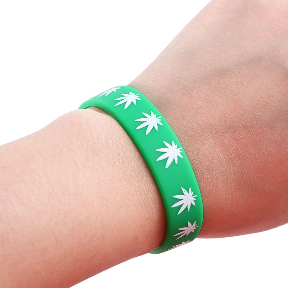Friend Gift Sports Wristband W – обзор и цена Black Clover Grimoire